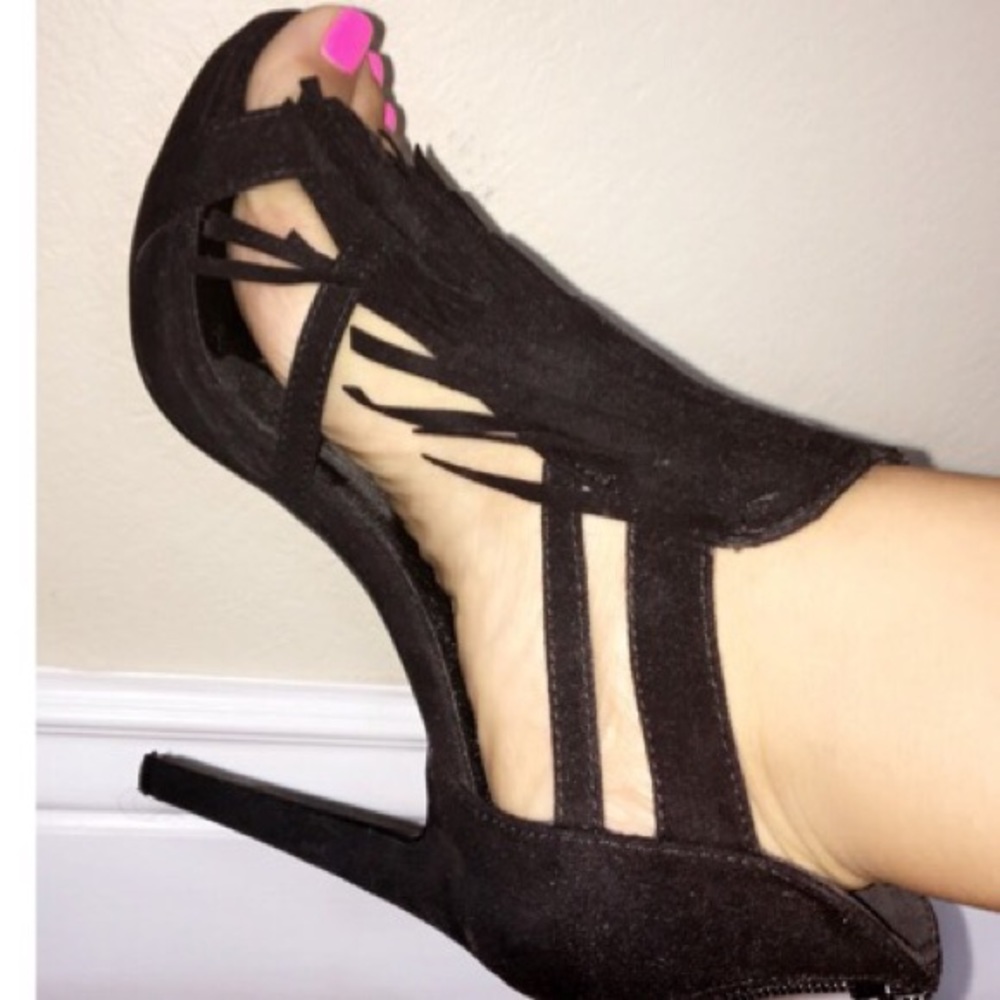 Black tassel heels
